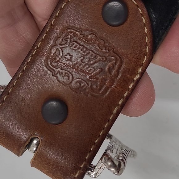 Beautiful Tony Lama gently worn leather belt size 32 in very good condition. - Picture 6 of 7